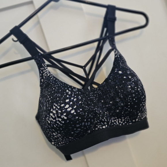 Victoria Sport Sports Bra - Picture 1 of 8